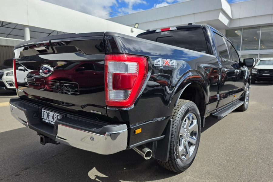 2023 Ford F-150 No Series Lariat Dual Cab Image 6