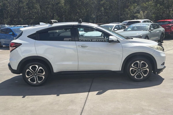 2017 Honda HR-V  VTi-L SUV Image 4