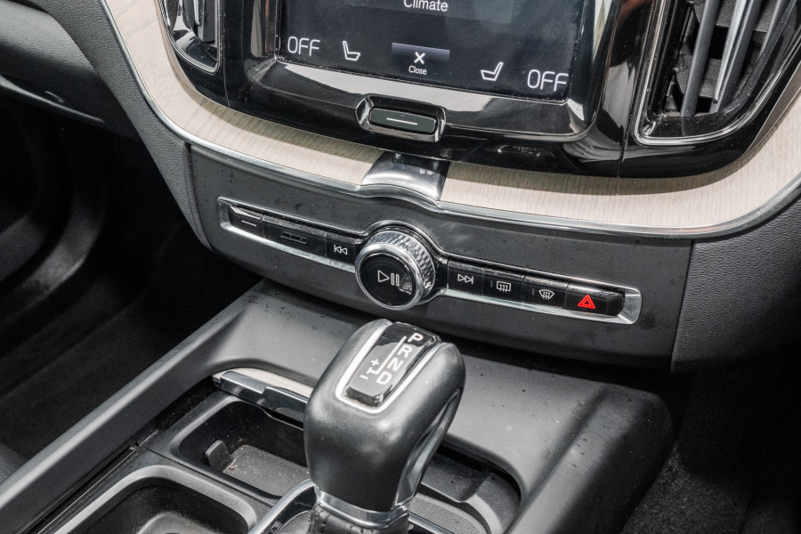2020 Volvo XC60 UZ T5 SUV Image 17
