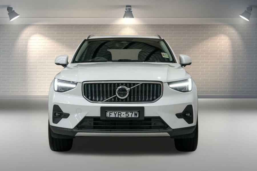 2026 Volvo XC40 XZ Ultra B4 Bright SUV Image 17