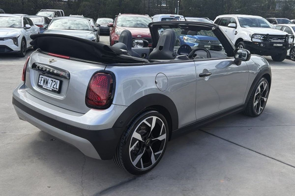 2025 MINI Cooper F67 C Classic Convertible Image 5