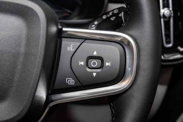 2026 Volvo XC40 XZ Ultra B4 Dark SUV Image 12