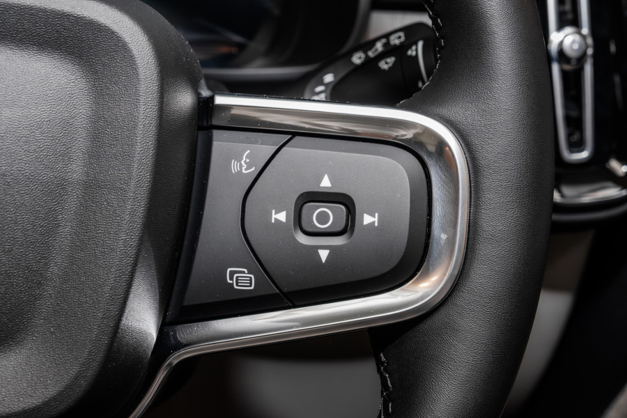 2026 Volvo XC40 XZ Ultra B4 Dark SUV Image 12