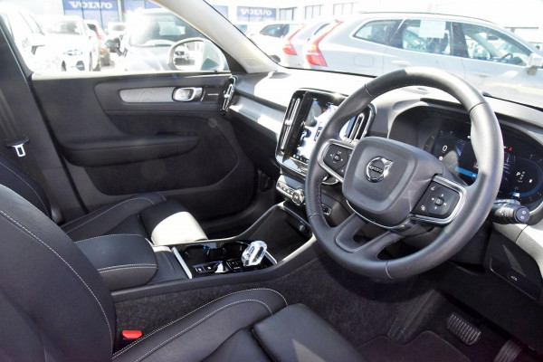 2023 MY24 Volvo XC40  Ultimate B4 Bright SUV Image 4