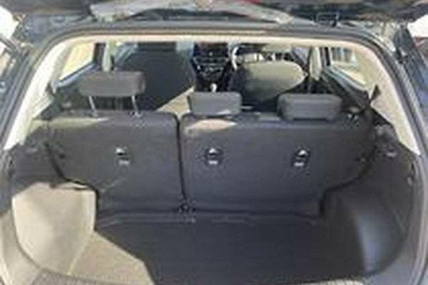 2025 Mahindra XUV3X0  AX5L SUV Image 5