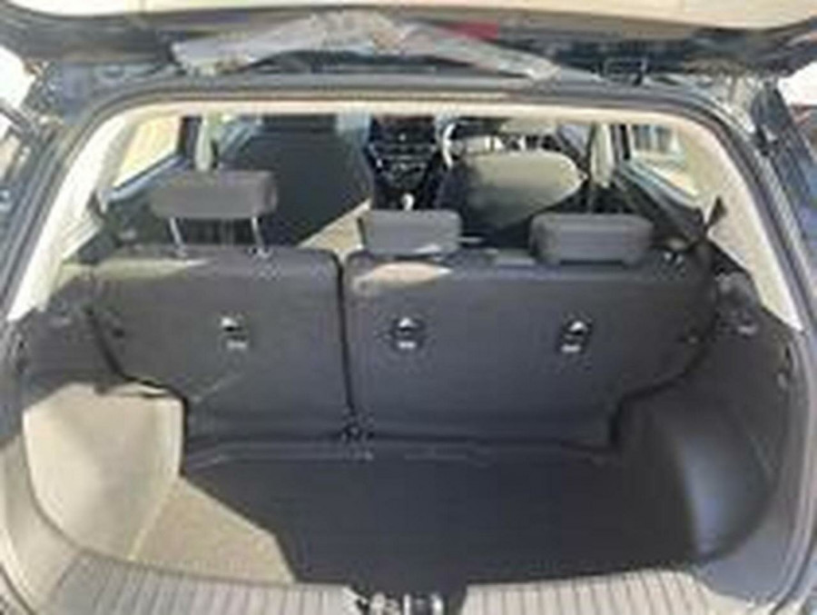 2025 Mahindra XUV3X0  AX5L SUV Image 5