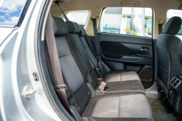 2019 Mitsubishi Outlander ZL ES SUV Image 10