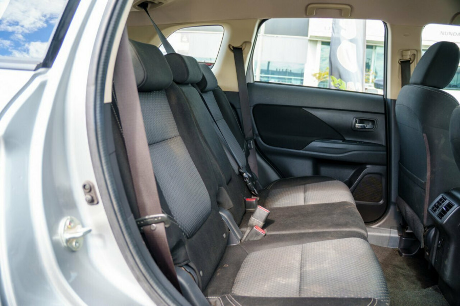 2019 Mitsubishi Outlander ZL ES SUV Image 10