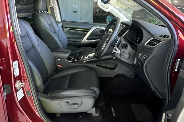 2018 Mitsubishi Pajero Sport QE Exceed Wagon Image 5