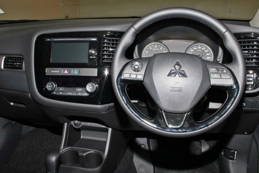 2015 MY16 Mitsubishi Outlander ZK XLS SUV Image 7