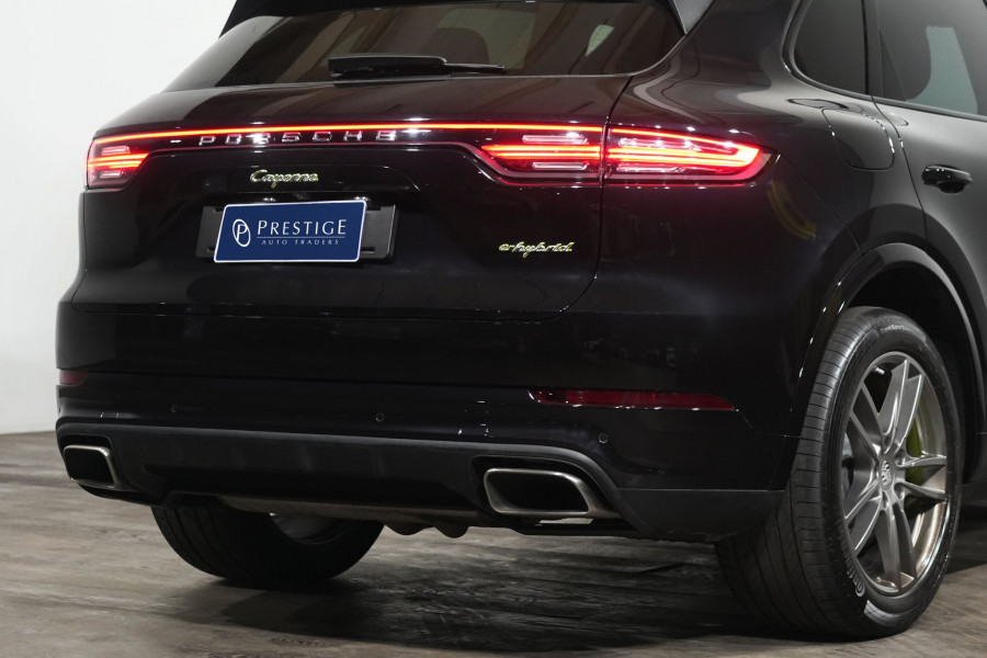 2018 Porsche Cayenne E-Hybrid SUV Image 8