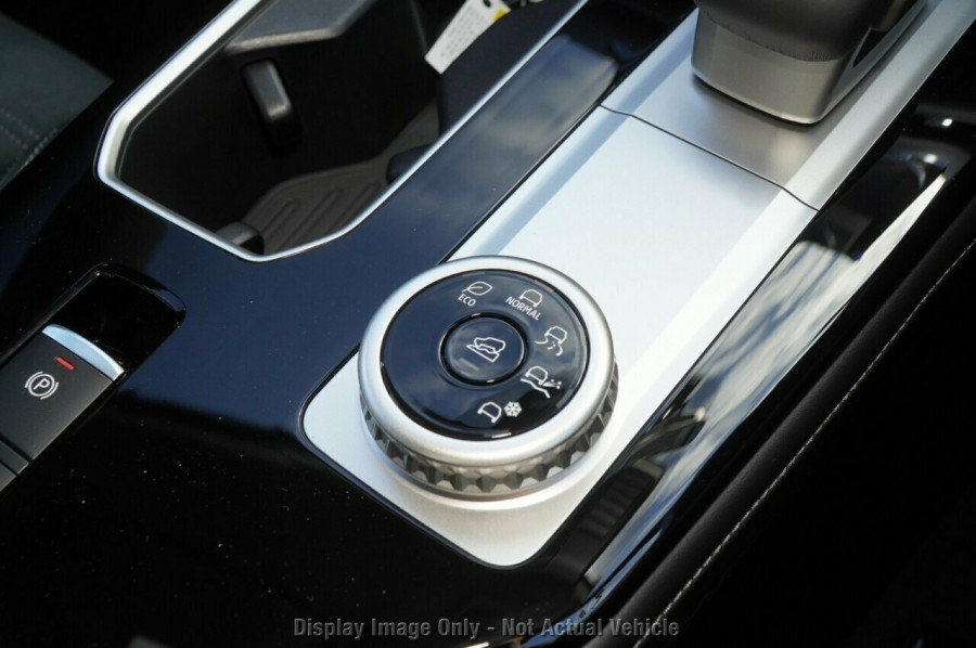 2026 Mitsubishi Outlander ZM Black Edition SUV Image 15