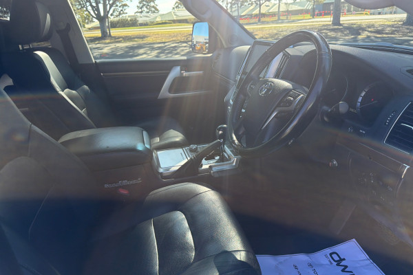2018 Toyota LandCruiser 5450790G0 Sahara Wagon Image 7
