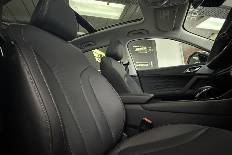 2024 MY24.5 MG HS AS33 Essence SUV Image 19