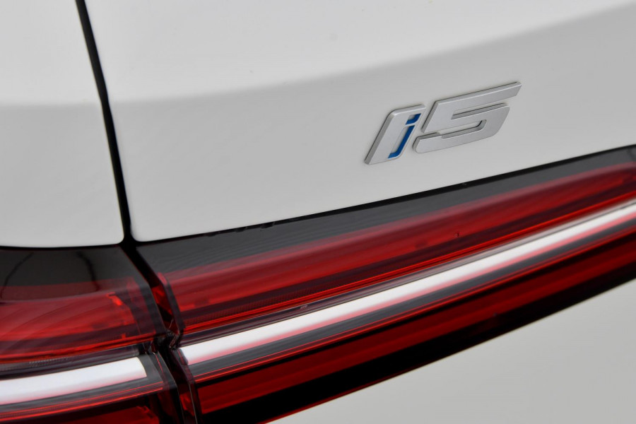 2025 BMW i5 G61 M60 xDrive Wagon