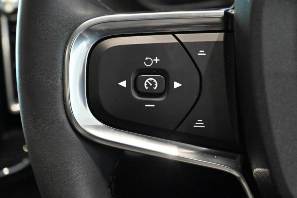 2026 Volvo XC40 XZ Ultra B4 Bright SUV Image 16
