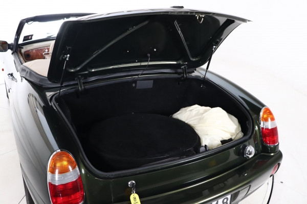 1996 MG RV8 Rover Coupe Image 10