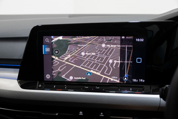2022 Volkswagen Golf 8 110TSI Life Hatch Image 16