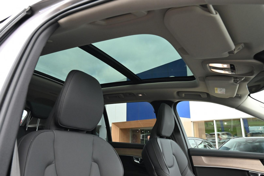 2025 MY26 Volvo XC90 L Series Plus B5 Bright SUV Image 14