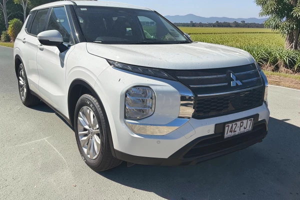 2025 Mitsubishi Outlander ZM ES SUV