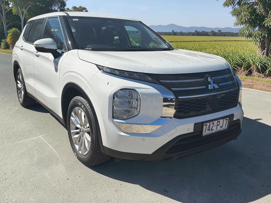 2025 Mitsubishi Outlander ZM ES SUV