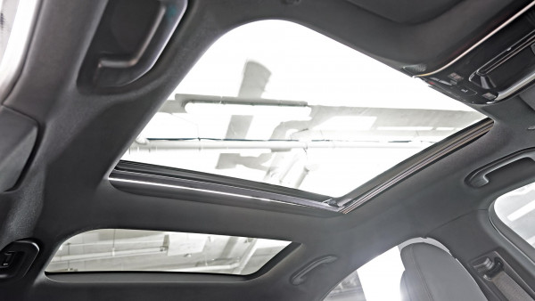 2026 Mercedes-Benz C-Class W206 C300 Sedan image 14