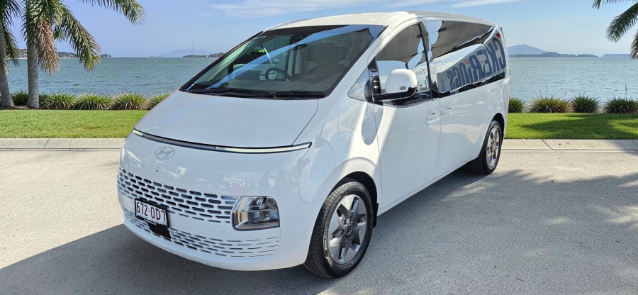2025 Hyundai Staria US4.V3 SUV Image 3