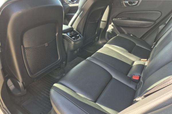 2020 MY21 Volvo XC60 UZ D4 Momentum SUV Image 8