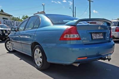 2005 Holden Commodore VZ Executive Sedan Image 3