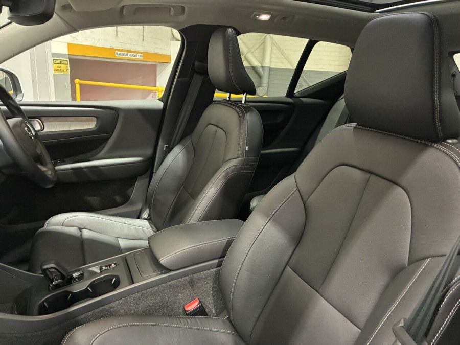 2025 Volvo XC40 XZ Plus B4 SUV Image 22