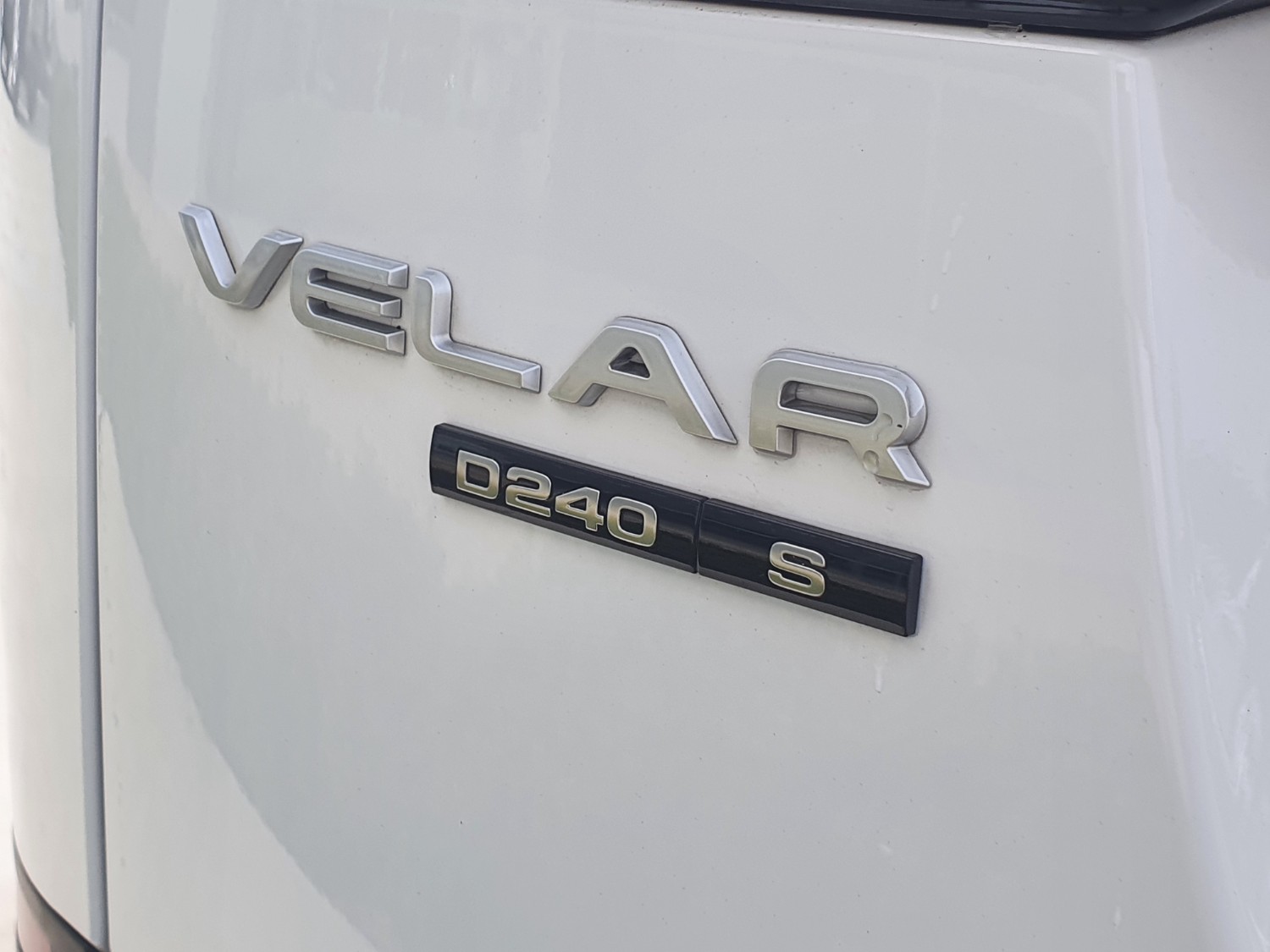 2017 MY18 Land Rover Range Rover Velar L560 MY18 D240 SUV Image 32