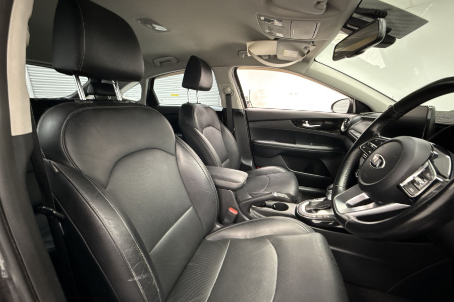 2020 MY1  Kia Cerato BD Sport+ Hatch Image 21