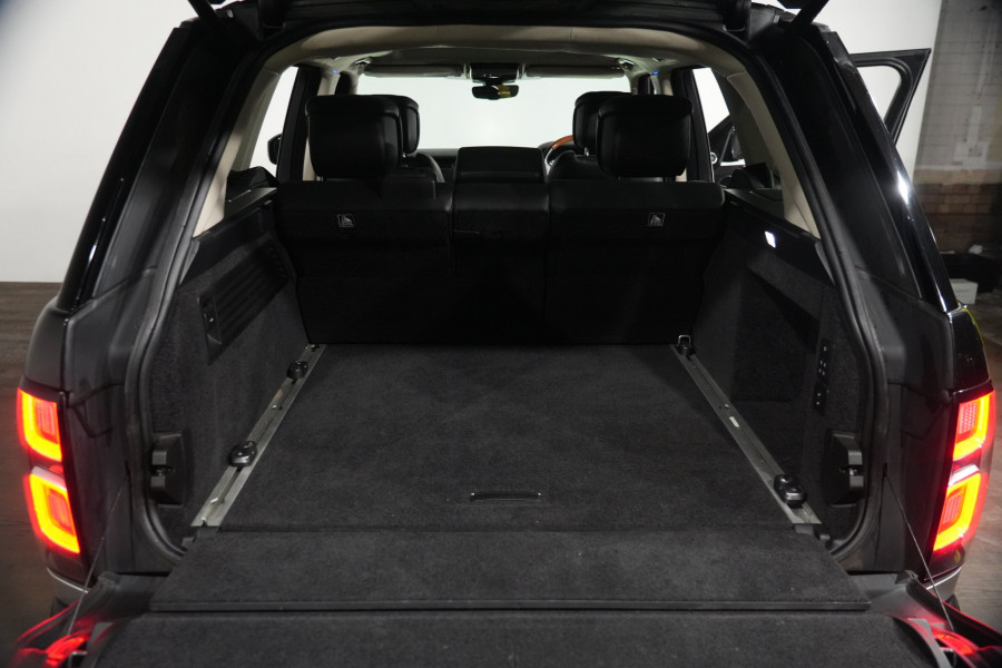 2019 Land Rover Range Rover SDV8 Autobiography SUV Image 33