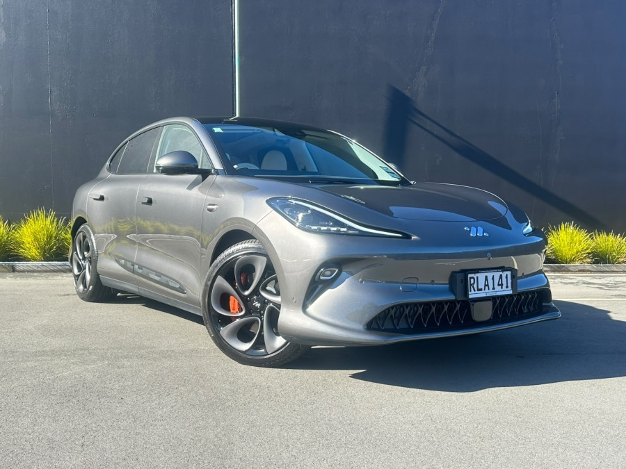 2025 MG IM6 S12L Performance SUV Image 1