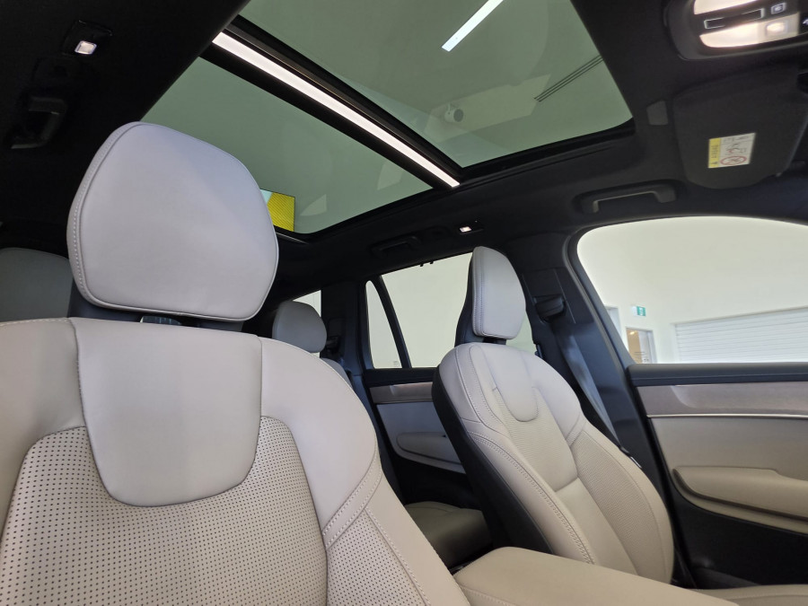 2025 MY26 Volvo XC90 L Series Ultra B5 Dark SUV Image 16