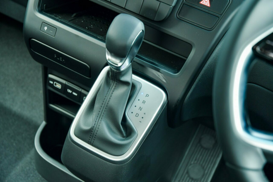 2025 Hyundai Staria Load US4.V3  Van Image 12