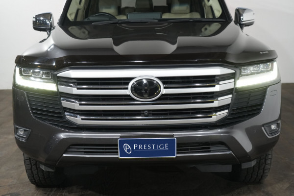 2022 Toyota LandCruiser Sahara SUV Image 3