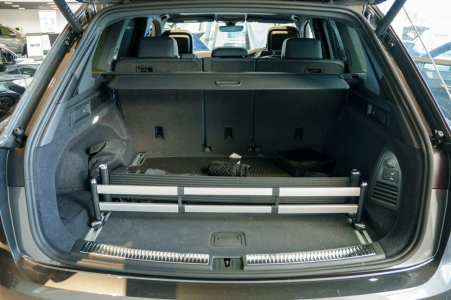 2026 Volkswagen Touareg RC 210TDI Wolfsburg Edition SUV Image 8