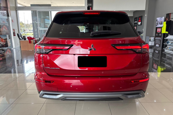 2025 Mitsubishi Outlander ZM LS SUV Image 6
