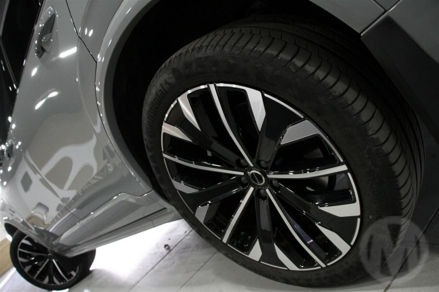 2026 Volvo XC90 L Series Ultra B5 Dark SUV Image 18