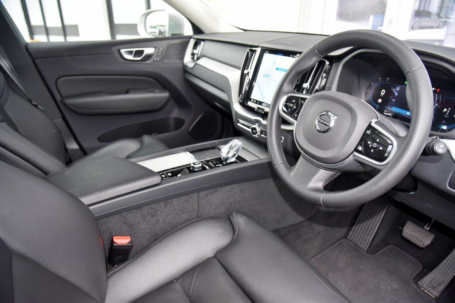 2023 Volvo XC60  Ultimate B5 Bright SUV Image 8