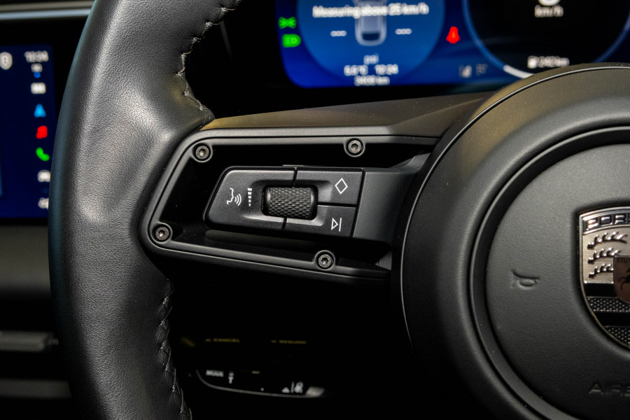 2025 Porsche Macan SUV