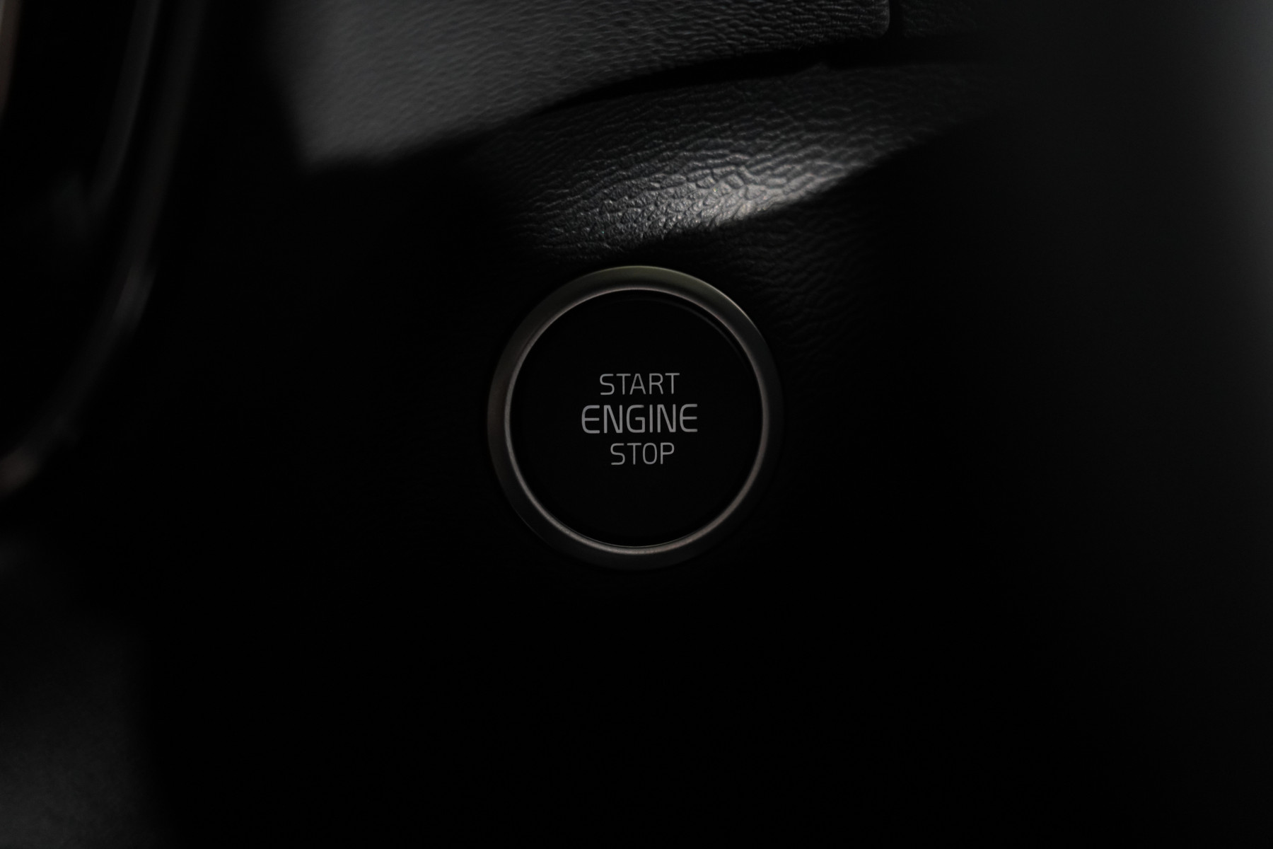 2022 Volvo Xc40 Ultimate B5 Dark Mhev SUV Image 20
