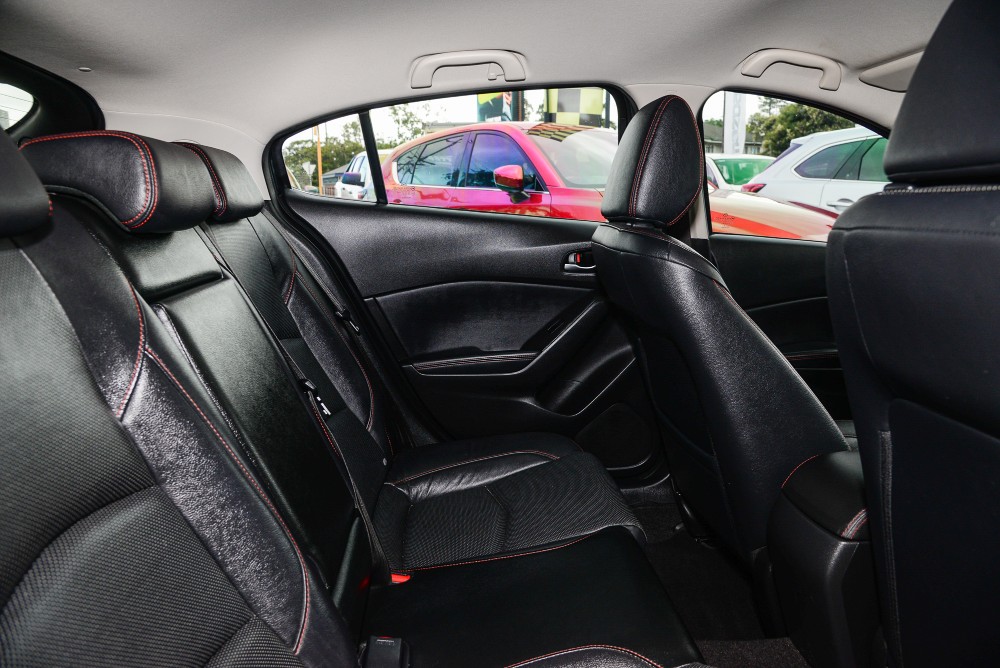 2015 Mazda 3 Hatch Image 9