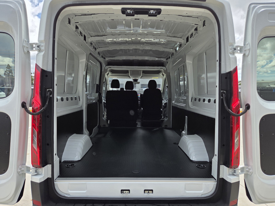 2026 MY24 LDV Deliver 9 Mid Roof MWB Van Image 18