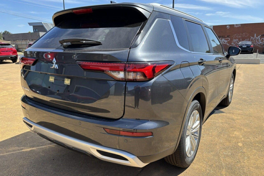 2024 Mitsubishi Outlander ZM LS SUV Image 7