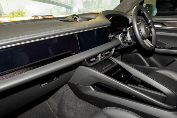 2025 Porsche Macan SUV
