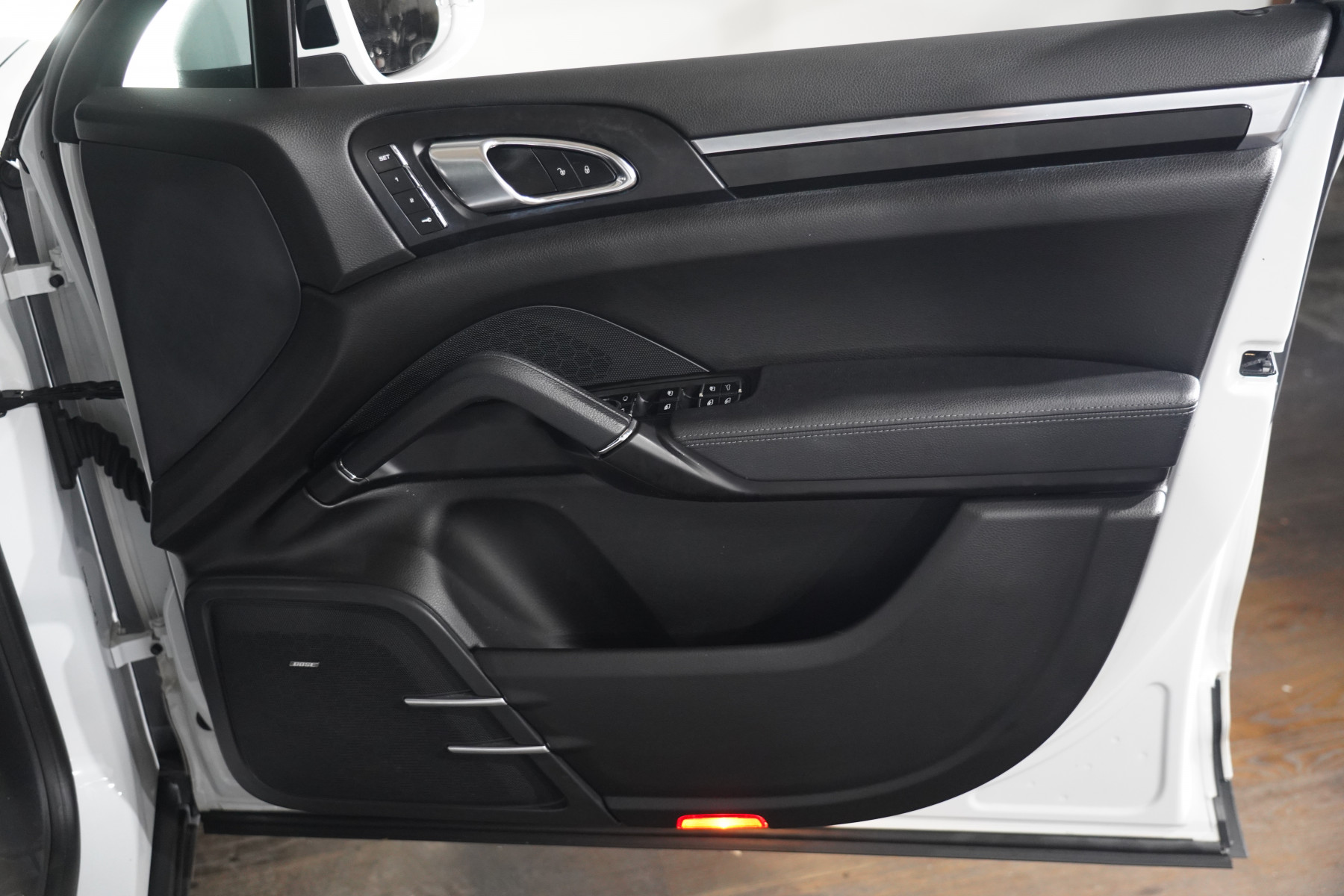 2016 Porsche Cayenne Diesel Platinum Edition SUV Image 31