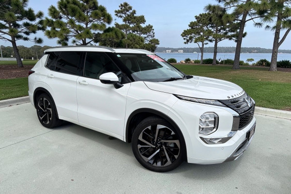 2021 MY22 Mitsubishi Outlander ZM Exceed SUV Image 1