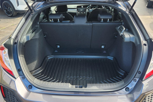 2017 Honda Civic 10th Gen VTi-S Hatch Image 9